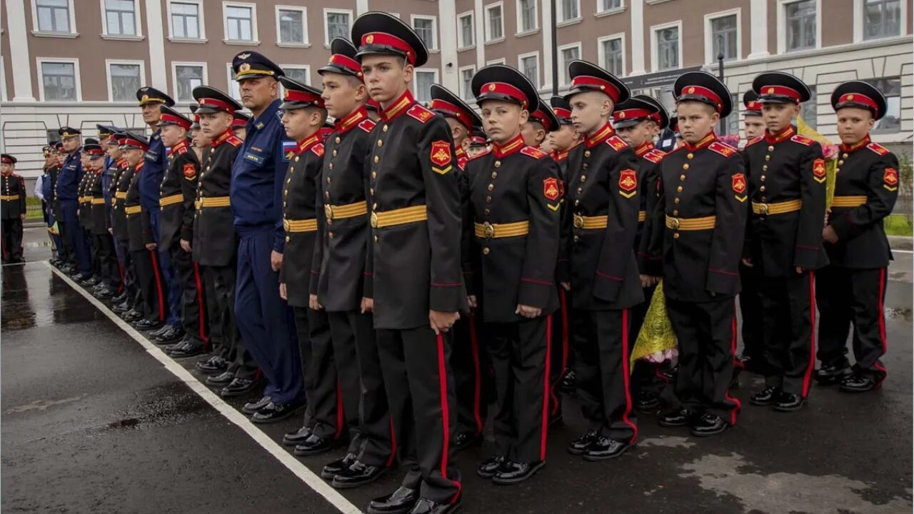 Кадетский корпус омск новый. Суворовское кадетское училище в москве. Екатеринбургское суворовское военное училище, екатеринбург. Севастопольское президентское кадетское училище. Форма кадетов 1 московского кадетского корпуса.