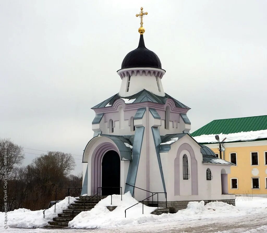 Храм страстотерпцев курск. Храм святых страстотерпец в ясенево. Храм святых страстотерпец в ясенево. Церковь царственных страстотерпцев. Храм святых царственных страстотерпцев москва войковская.