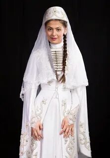 Осетинский женский национальный костюм