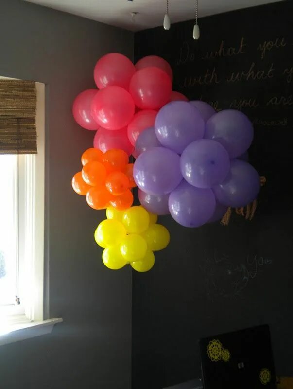 Из шаров без гелия. Украшение комнаты воздушными шарами. Украшение комнаты шариками. Украшение комнаты шарами на день рождения. Украшение комнаты из воздушных шаров.