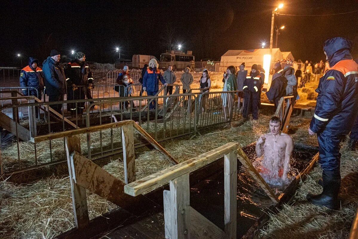 Крещение в пощупово рязань. Крещение рязань. Крещенские купания 2022. Купание на крещение. Крещенские купания 2024 рязань.