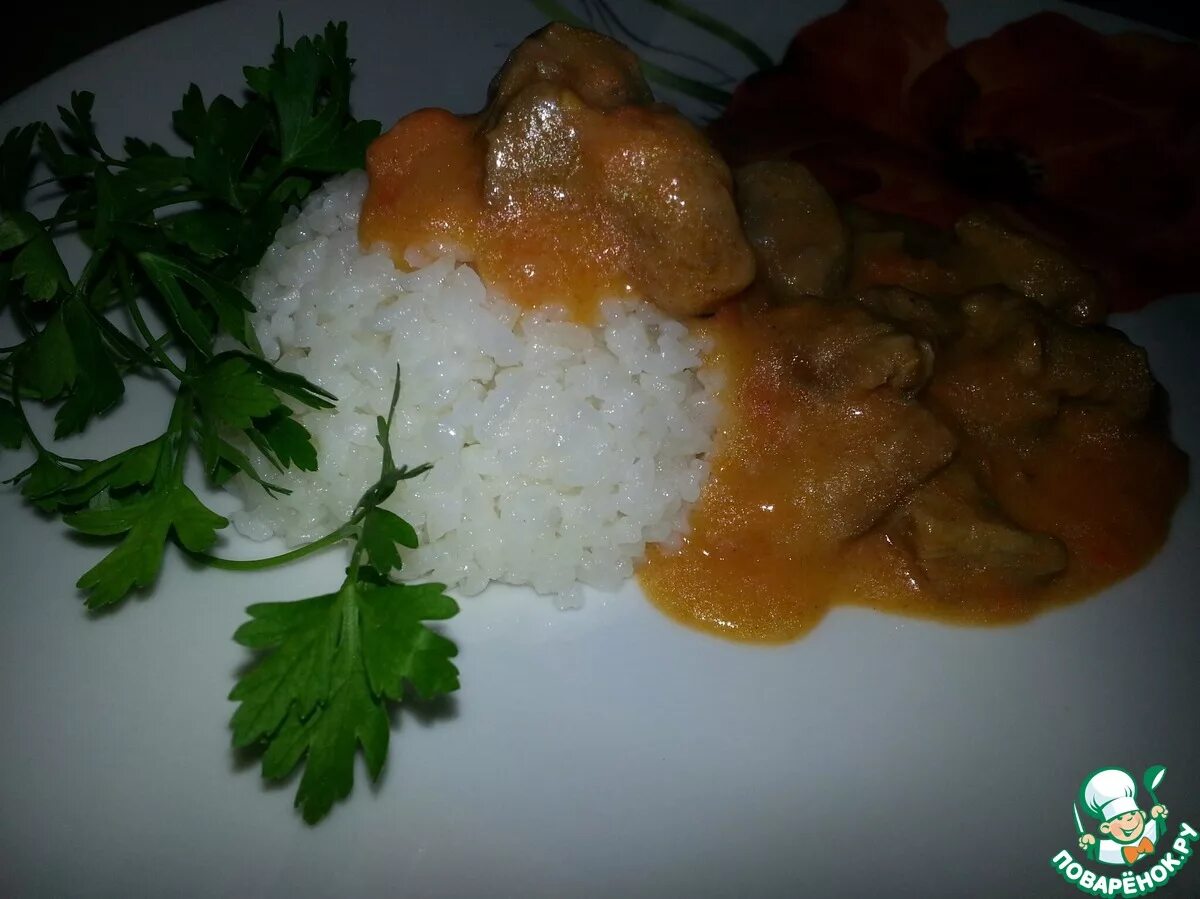 куриный гуляш с рисом. рис с гуляшом. рис с гуляшом. гуляш с рисом и овощами. поджарка говядина.