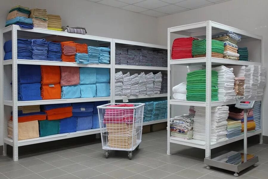Шкаф для хранения белья в прачечной. Стеллаж для склада 2500*1000*500мм. Стеллаж для хранения белья. Комната для хранения чистого белья. Кладовка для белья.