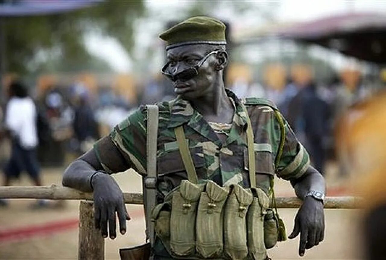 Военные глупы. Африканские солдаты. Смешной солдат. Африканский спецназ. Африканские бойцы.
