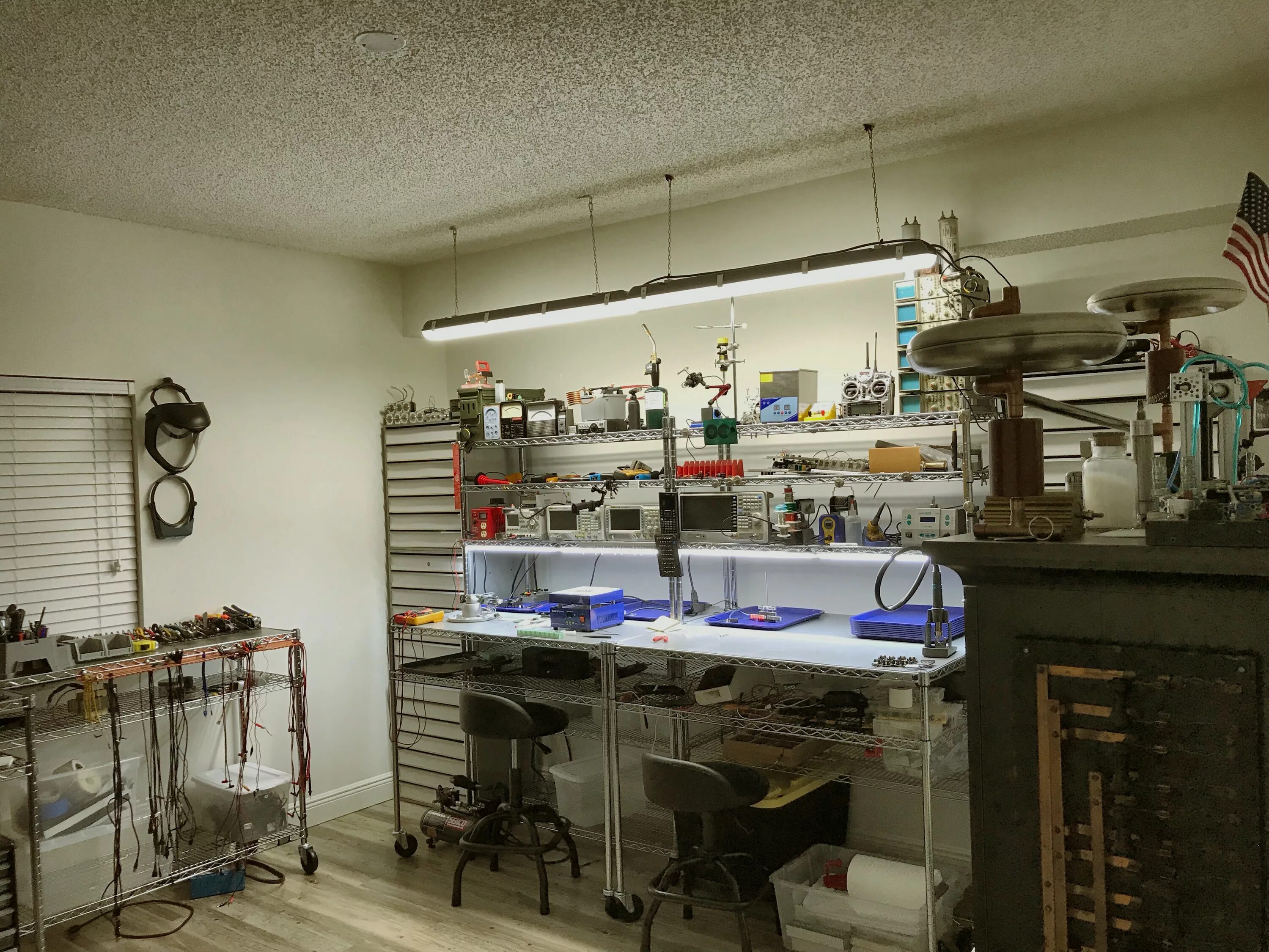Лаб фор. Electronics lab. laboratory workshop. подложка лаборатория. apts labs.