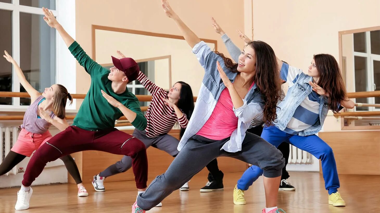 Современные танцы. Подростки танцуют. Аэробика для детей. Танцы современные для подростков.