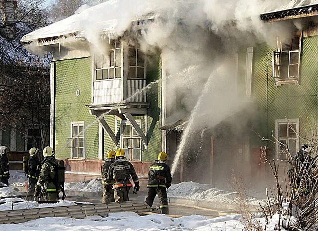 Тушения пожара в многоэтажных. Тушение пожара. Эффективные меры тушения пожаров в зданиях. Тушение в жилых зданиях. Тушение высотных зданий.