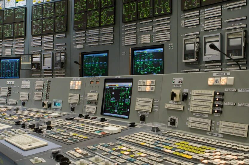 Nuclear Power Plant Control Room. Панель управления ядерным реактором. Диспетчерский пункт АСУ ТП. Автоматизированная система управления.