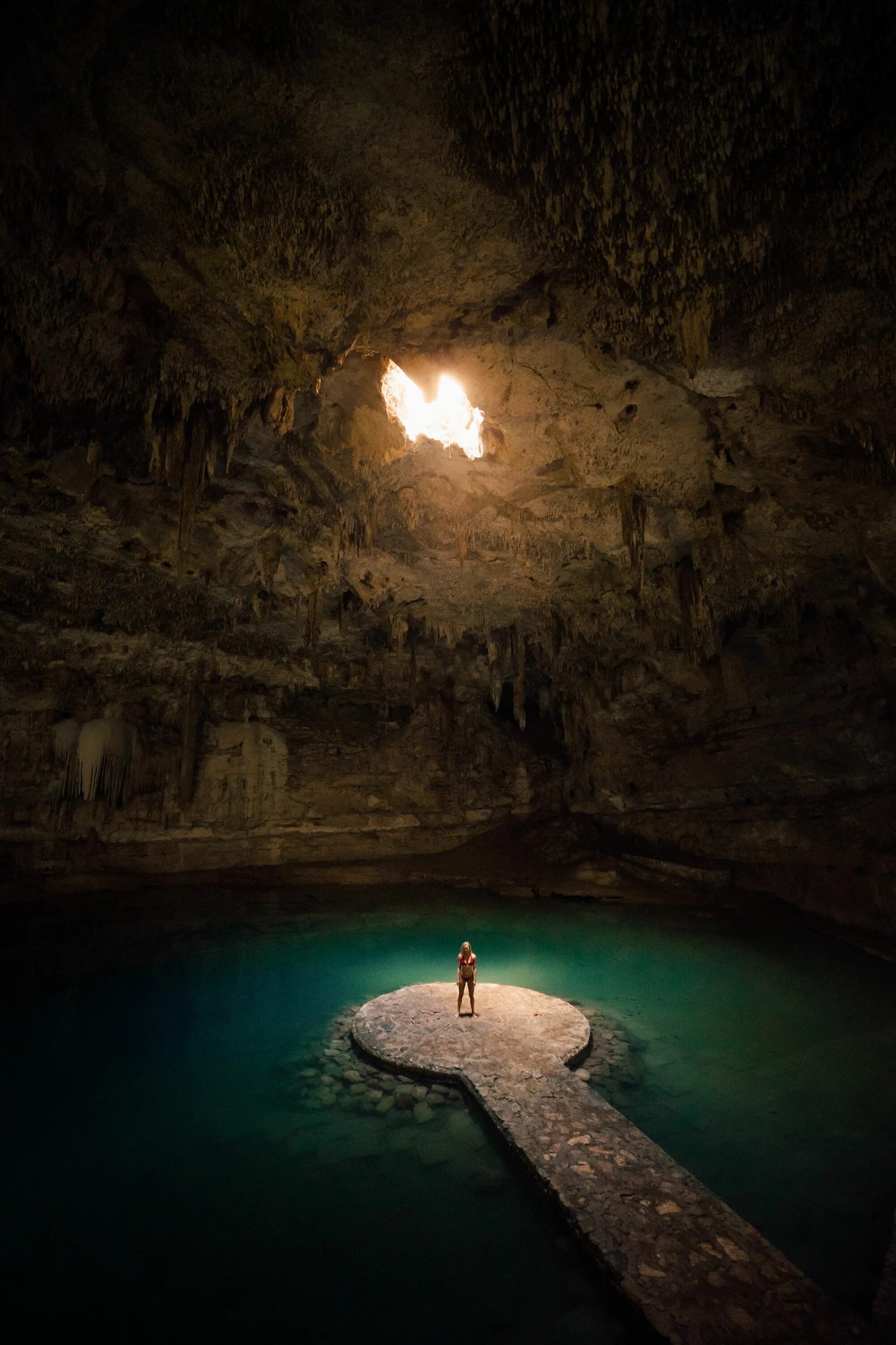 Пещера гигантских кристаллов в мексике. Подземная река в рио секрето ривьера. Cenote dos ojos мексика. Пещера в мексике. Пещера в мексике.