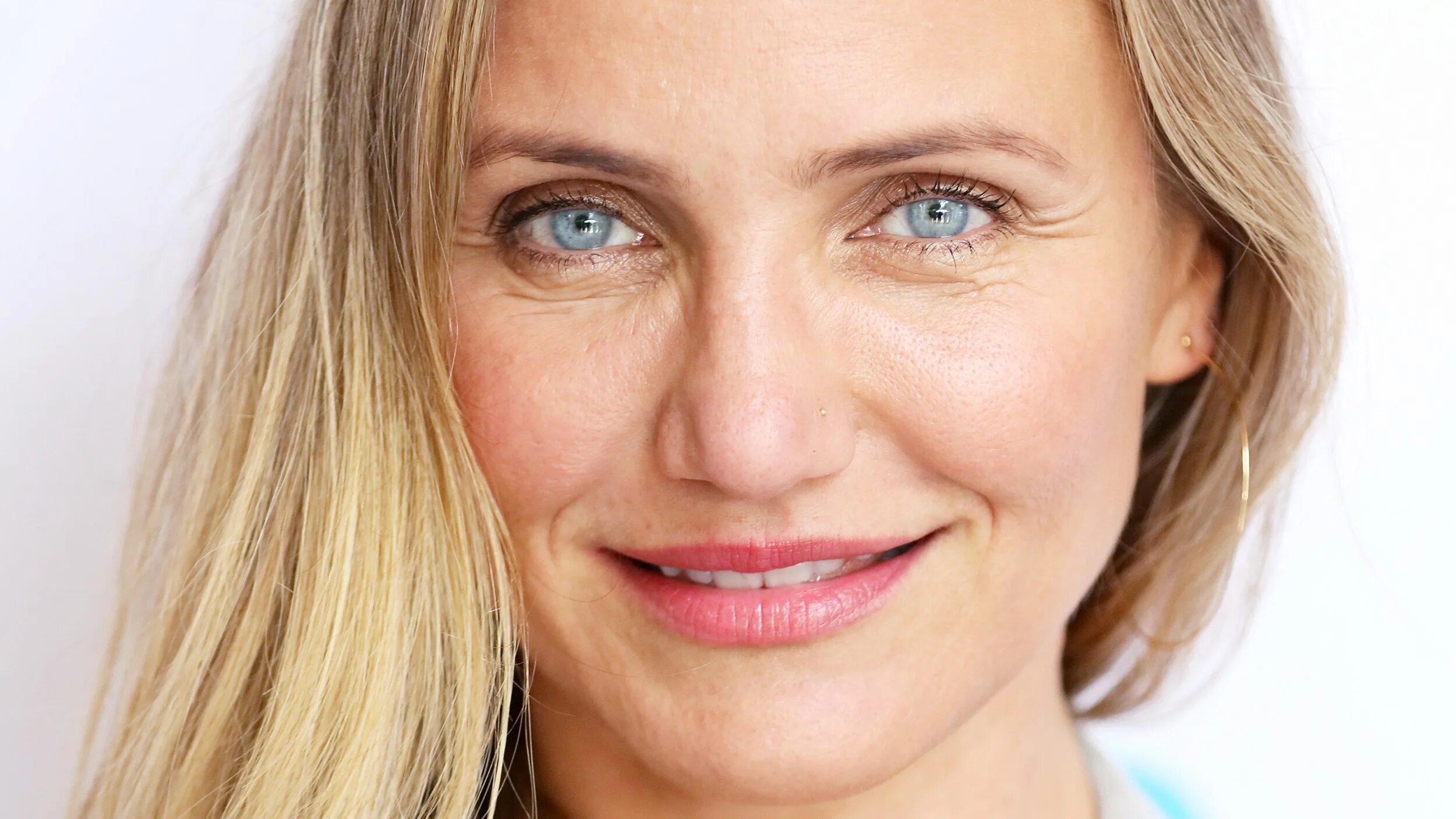 Денис вашурин 32. Кэти холмс фото макияжа. Почему в 32 года. Заурядная внешность. Женщины без косметики.