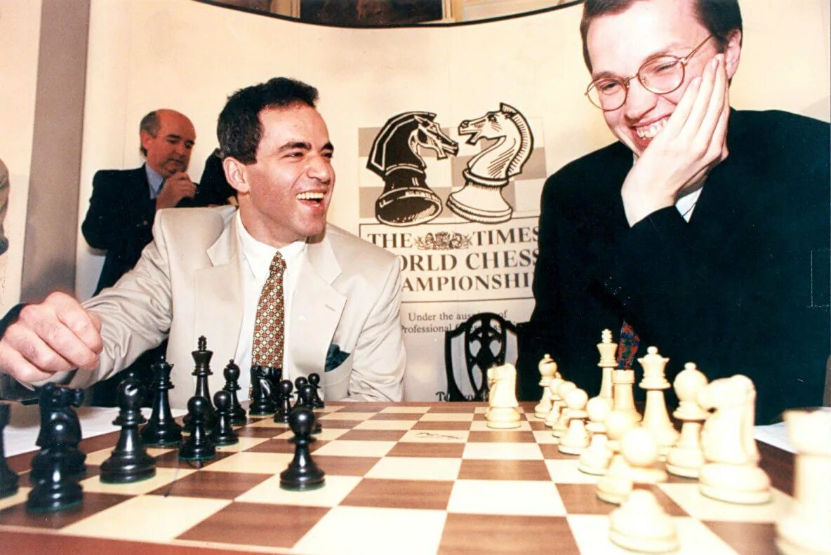 Каспаров чесс. Гарри каспаров корчной 1993. найджел шорт шахматист. каспаров против карпова 1990. чемпионат мира по шахматам 1990 каспаров.