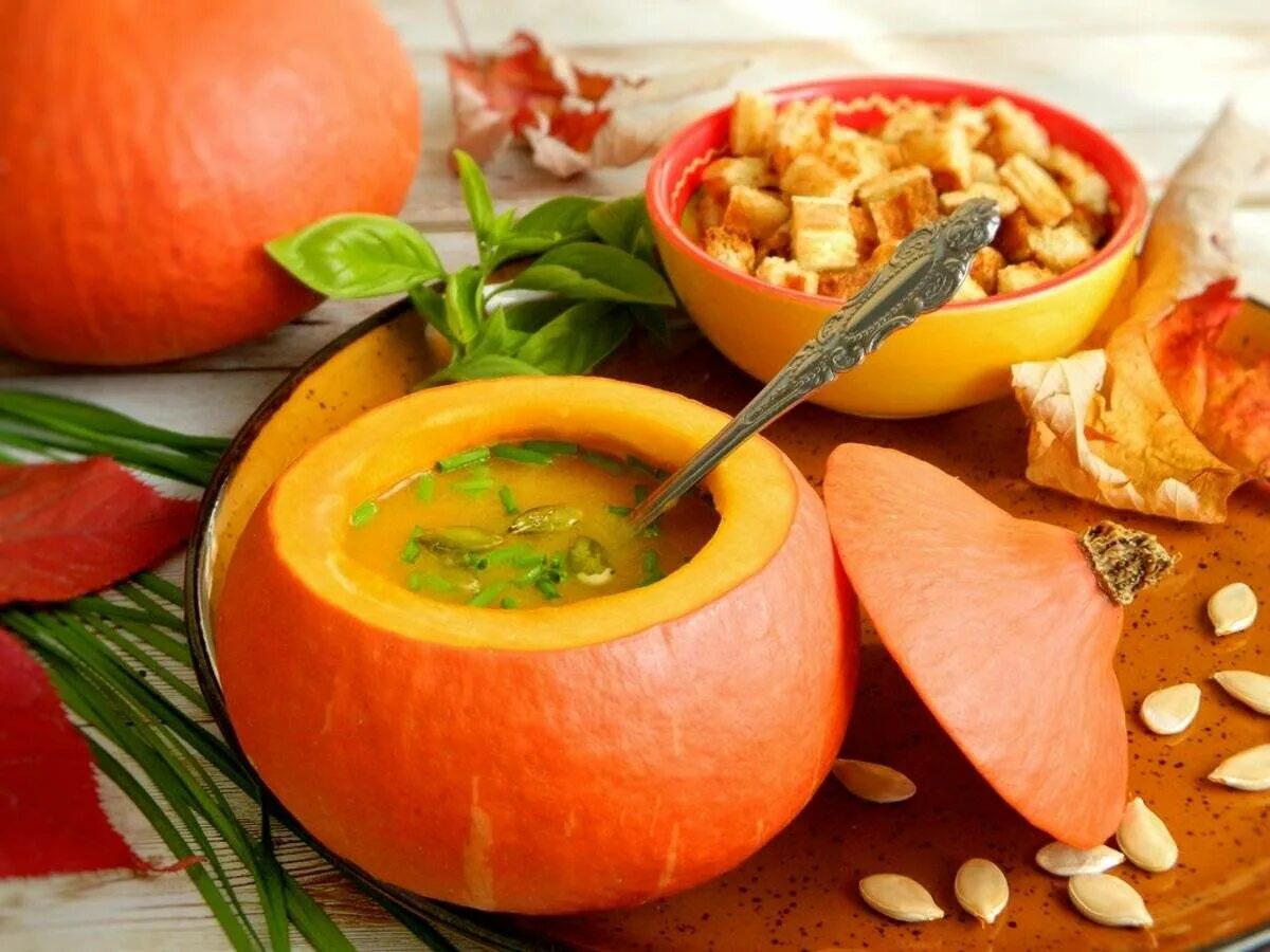 Рецепт из тыквы быстрый и вкусный. Блюда из тыквы. осенние блюда. тыквенный суп в тыкве. осеннее блюдо из тыквы.