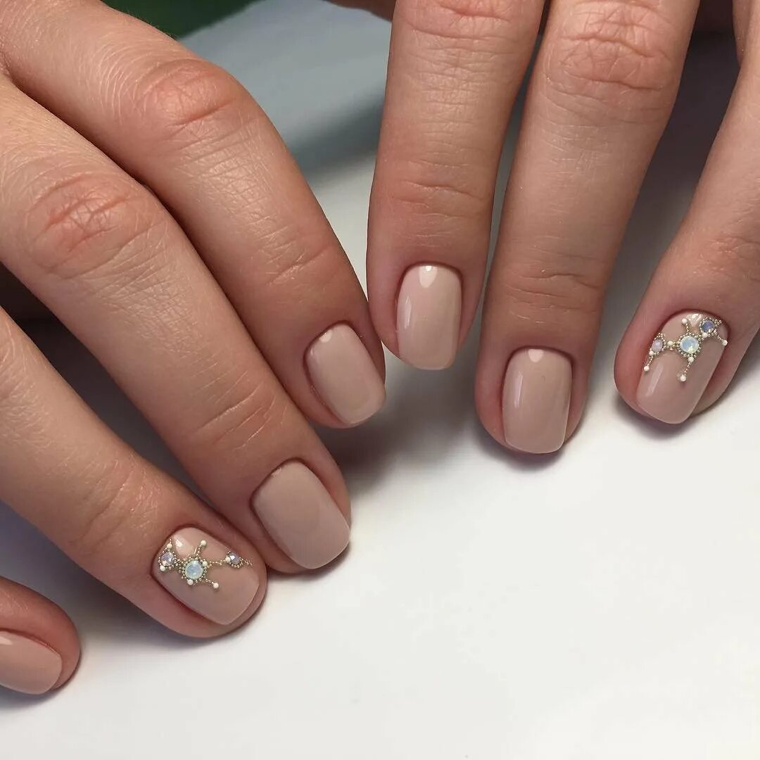 маникюр на короткие ногти нежные.