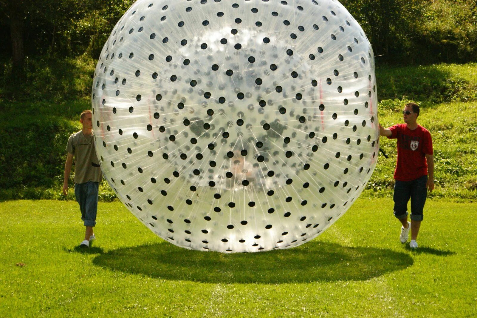 Жил был шар. Зорбинг новая Зеландия. Зорб шар. Огромный шар для человека. Огромные шары.