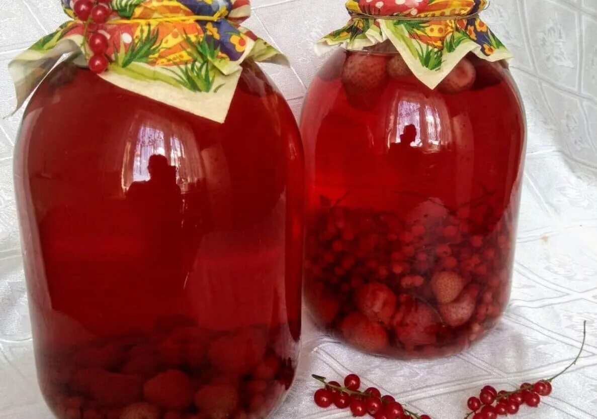Красная смородина компот