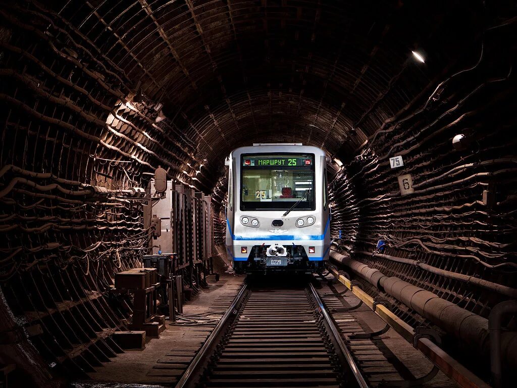 Туннель московского метро. Станция Бранево метрополитена. Вагон метро ЕМА 502. Станция МИТРО. Тоннели Московского метрополитена.