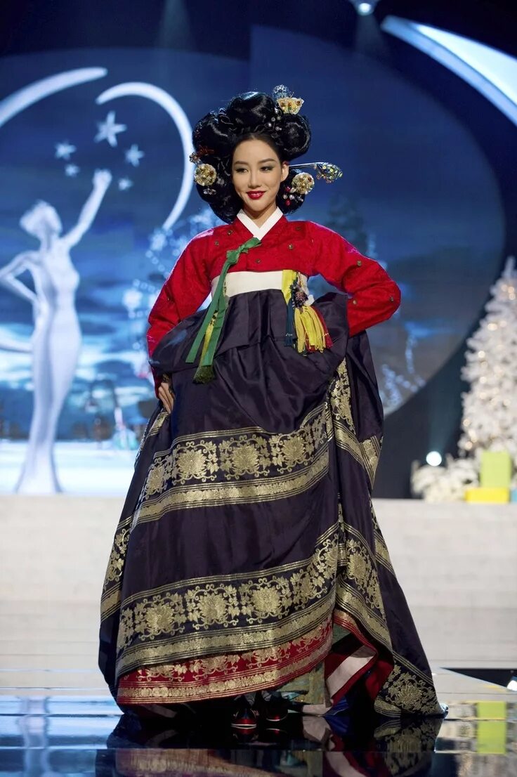 Национальная одежда страны. Ханбок в Корее. Miss Universe National Costumes Южная Корея. Мисс Вселенная кореянка. Корейское национальное платье.