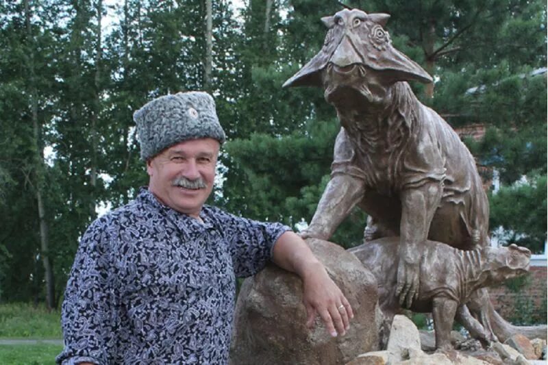 динозавр кузбасса. шестаковский археологический музей. музей в шестаково кемеровская область. динозавр кузбасса. шестаково музей динозавры кемеровская область.