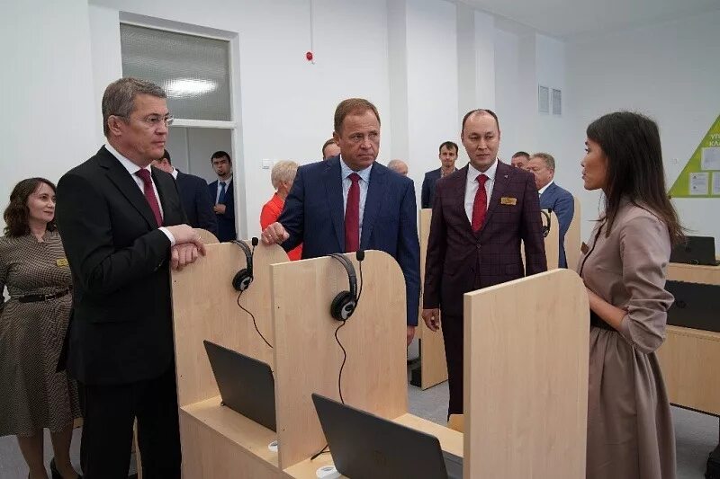 Полилингвальная гимназия 1 уфа. Полилингвальная школа уфа. Школа 162 уфа. Полилингвальная школа уфа. Республиканская полилингвальная многопрофильная гимназия 1 уфа.