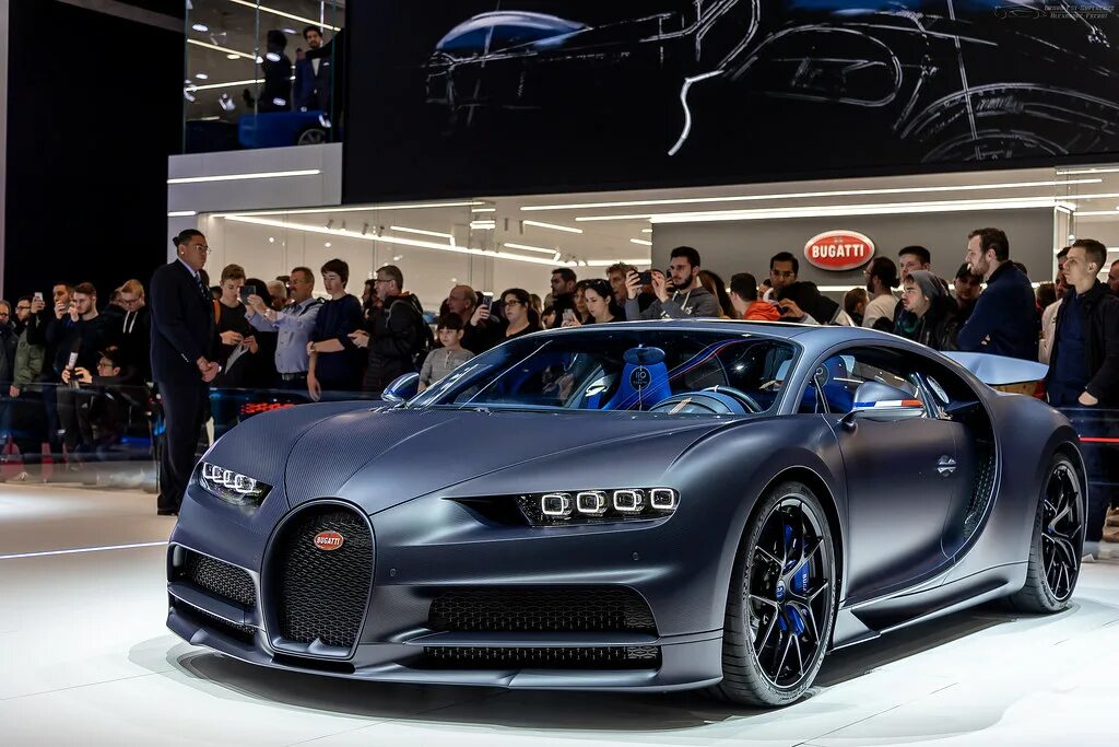 Bugatti 110 ans. Bugatti Chiron Sport 110. Bugatti Chiron 110 ans. Бугатти Шерон спорт. Bugatti chiron в рублях