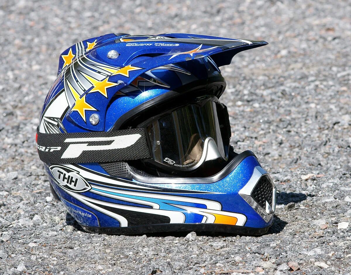 Шлем с отстегивающимся подбородком. Helmet wiki. Мотошлем с откидным подбородком. Visored barbuta. Helmet wiki.