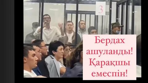 Қоғамдық киім ауыстыратын бөлмедегі порно