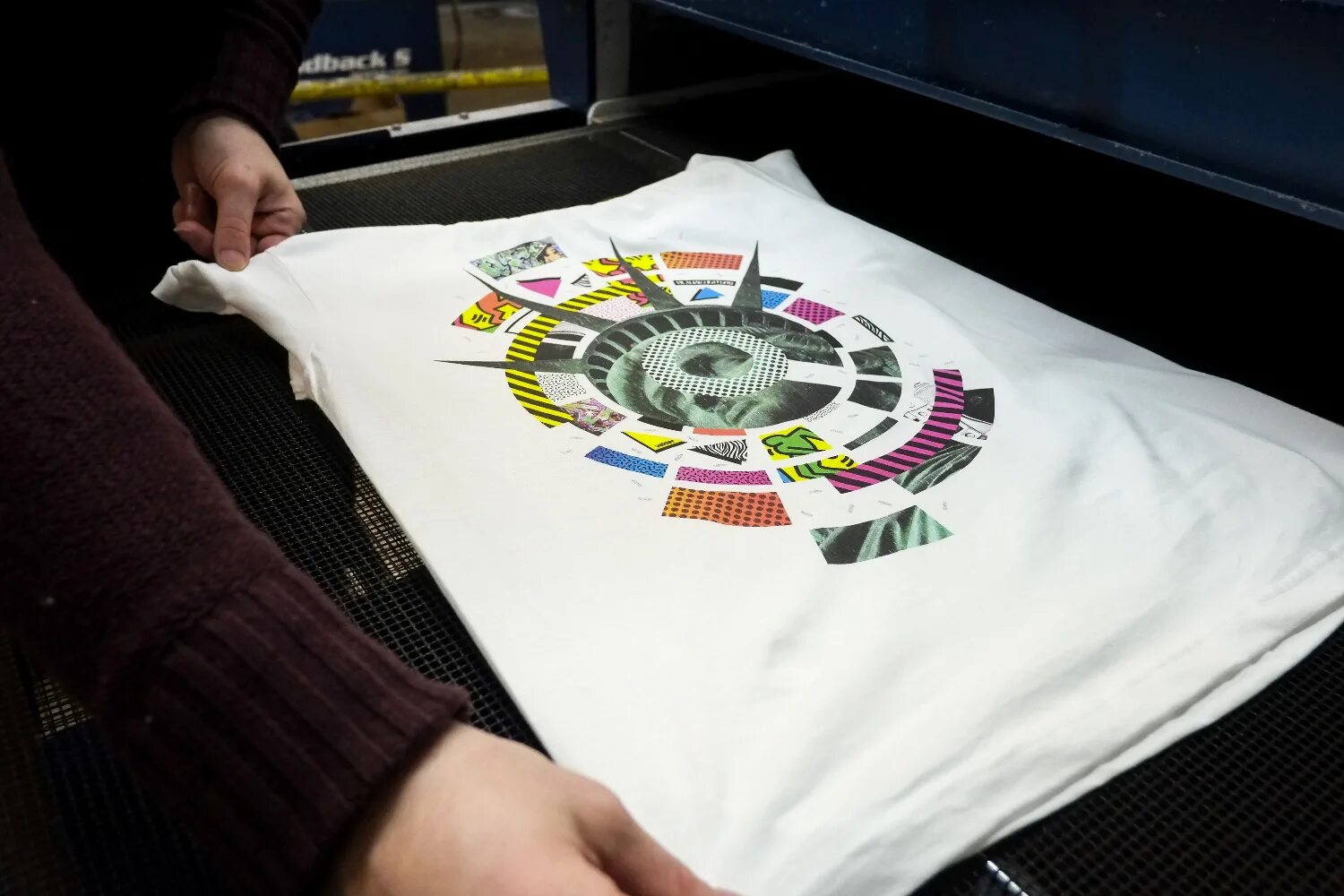 Трафаретная печать обоев. T-Shirt Printing. Printed t-Shirt. Футболка Графика.