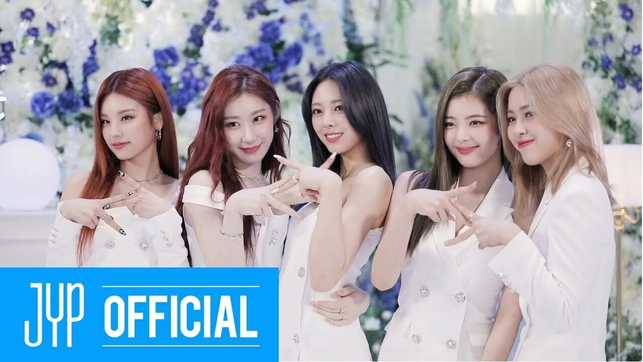 Itzy who. Фото группы itzy. группа itzy самая красивая участница. chaeryeong itzy wallpaper. itzy обои.