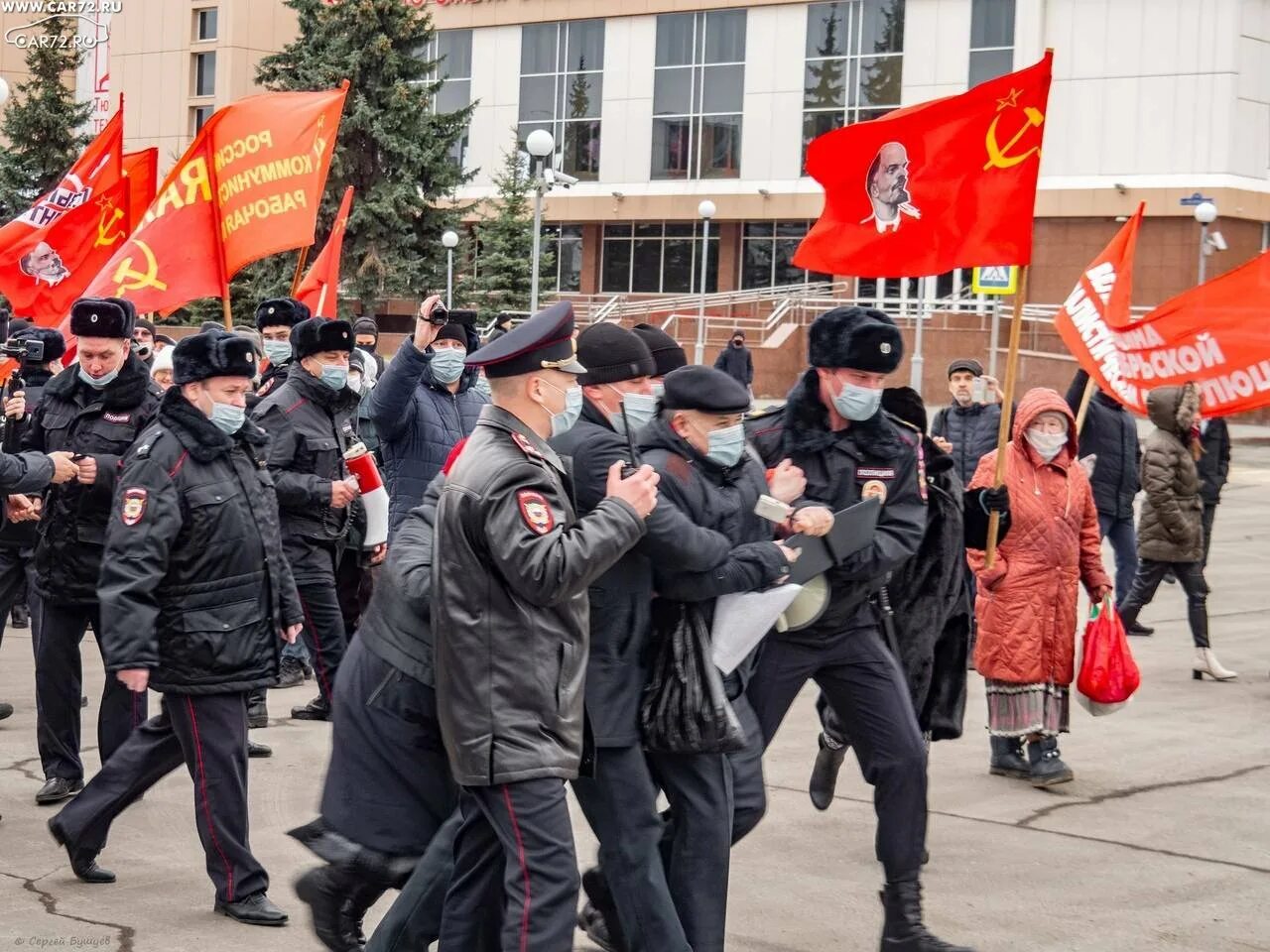 Шествие в честь Октябрьской революции 7 ноября. Митинги и демонстрации. Демонстрация 7 ноября. Демонстрации в России. 7 ноября 2024 года