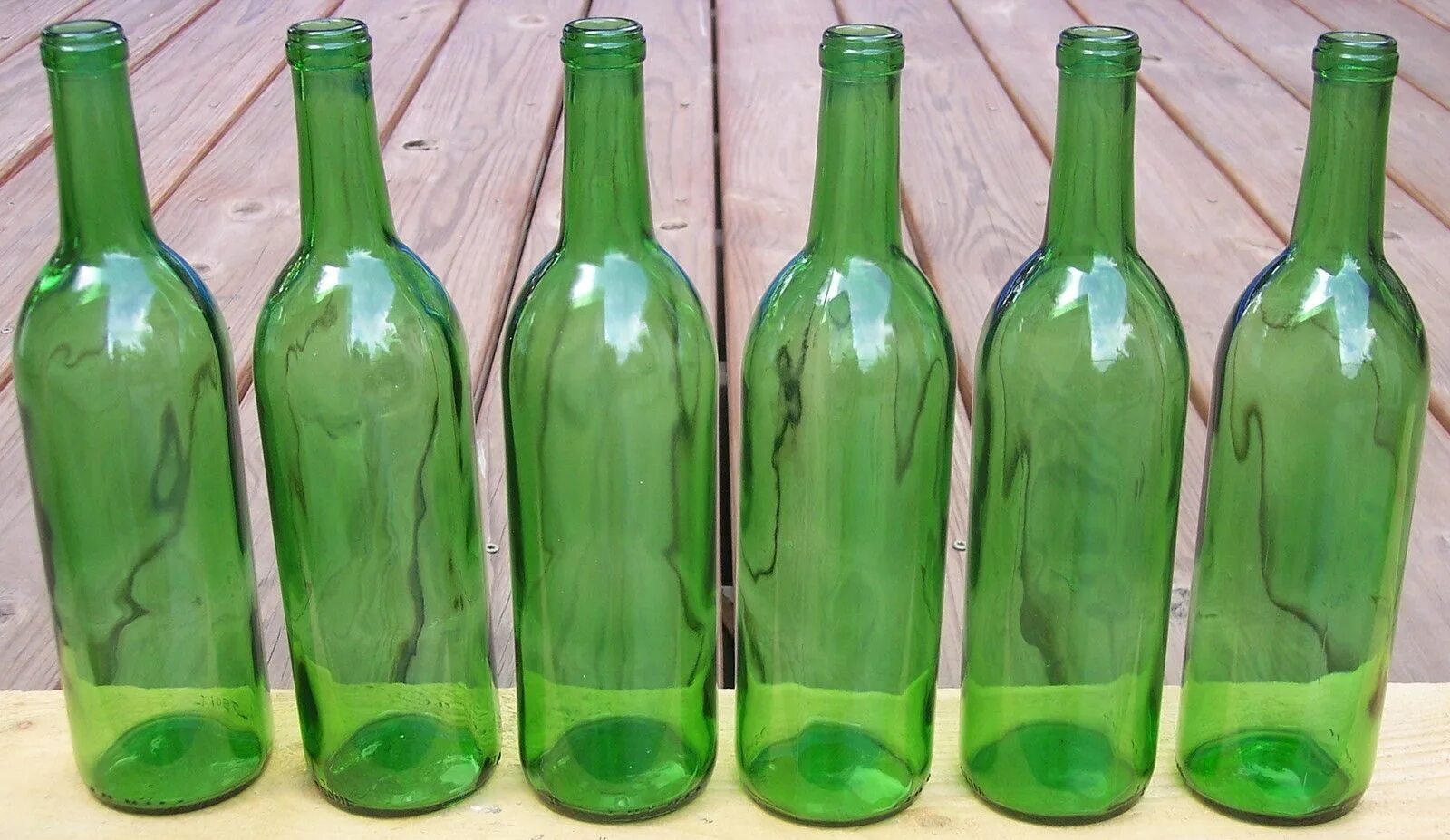 Стеклянная бутылка. Бутылка зеленая стеклянная. Цвет бутылочного стекла. Бутылочный зеленый. Зеленые бутылки купить