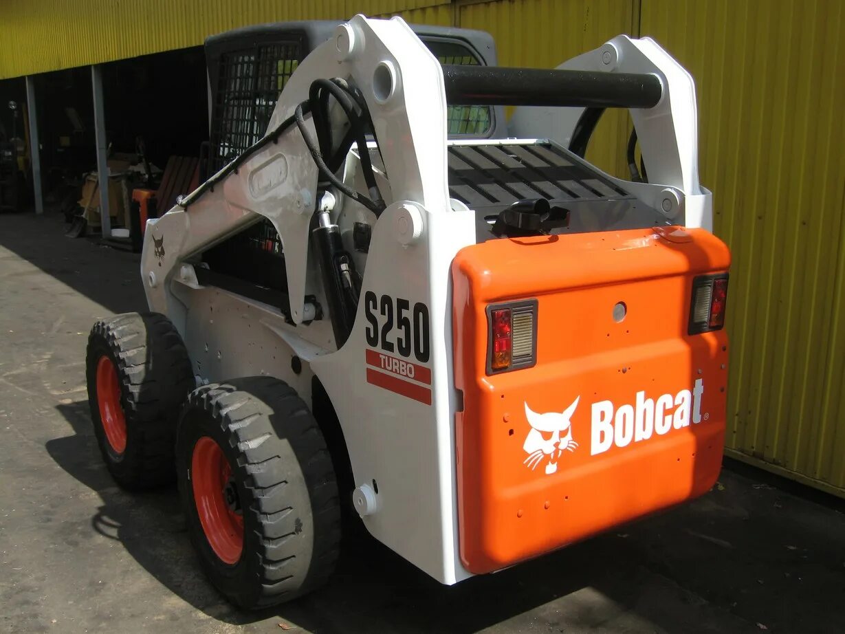 Мини бобкэт купить. Мини погрузчик Бобкэт 250. Bobcat s250 Turbo. Минипогрузчик Bobcat s650 (s250). Погрузчик Bobcat s130, s250, s2505h.