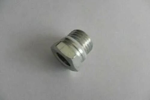 Штуцер с трубкой насоса гур форд мондео. Штуцер форд. Штуцер форд фокус 1 502300202. 6. Штуцер гур ford 6742740.