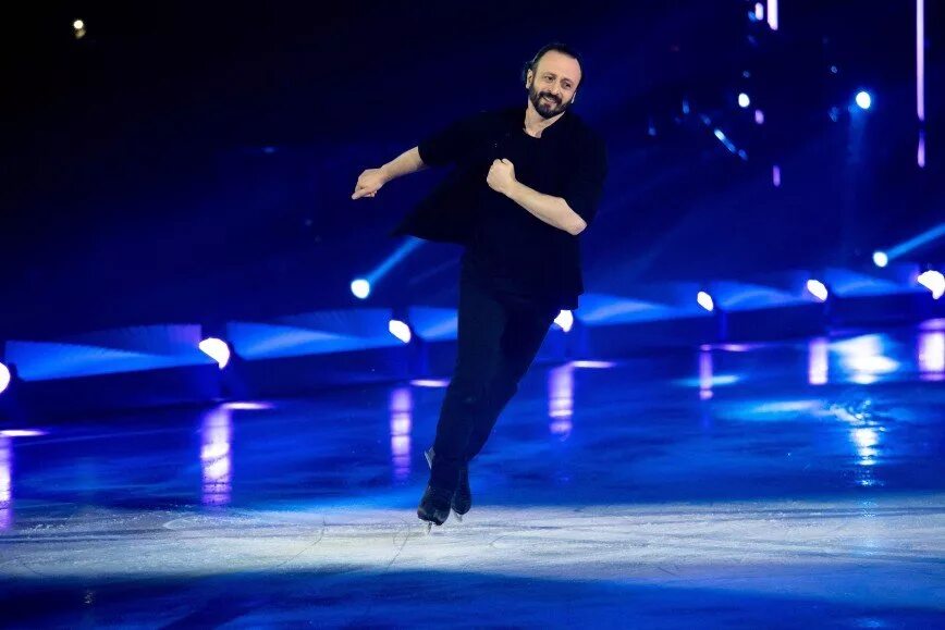 Шоу ильи авербуха 2021. Авербух выступление. Илья авербух в молодости на льду. Евгения медведева шоу авербуха. Ледовое шоу ильи авербуха.