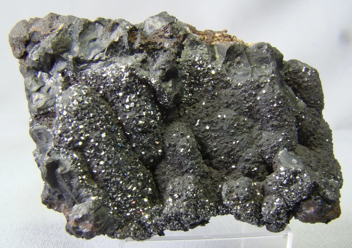 Пиролюзит и псиломелан. Марганцевая руда минерал псиломелан. Железо-марганцевые руды. Пиролюзит марганцевая руда.