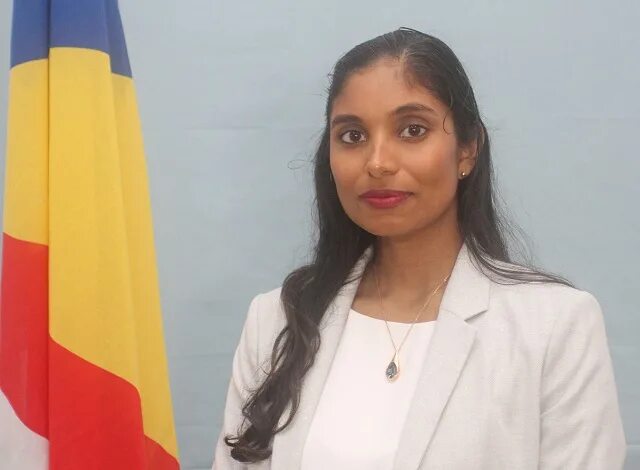 Евика девика. Девикой бхизе. devika. university of seychelles. евика девика кто.