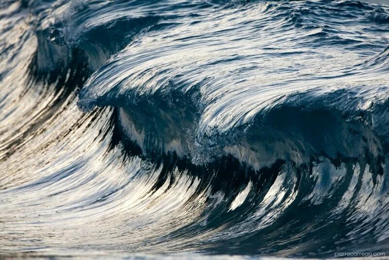 Прочитайте волна. Морская волна фигура. Форма в виде волны. Феноменальные картинки. Простые формы похожие на волны.
