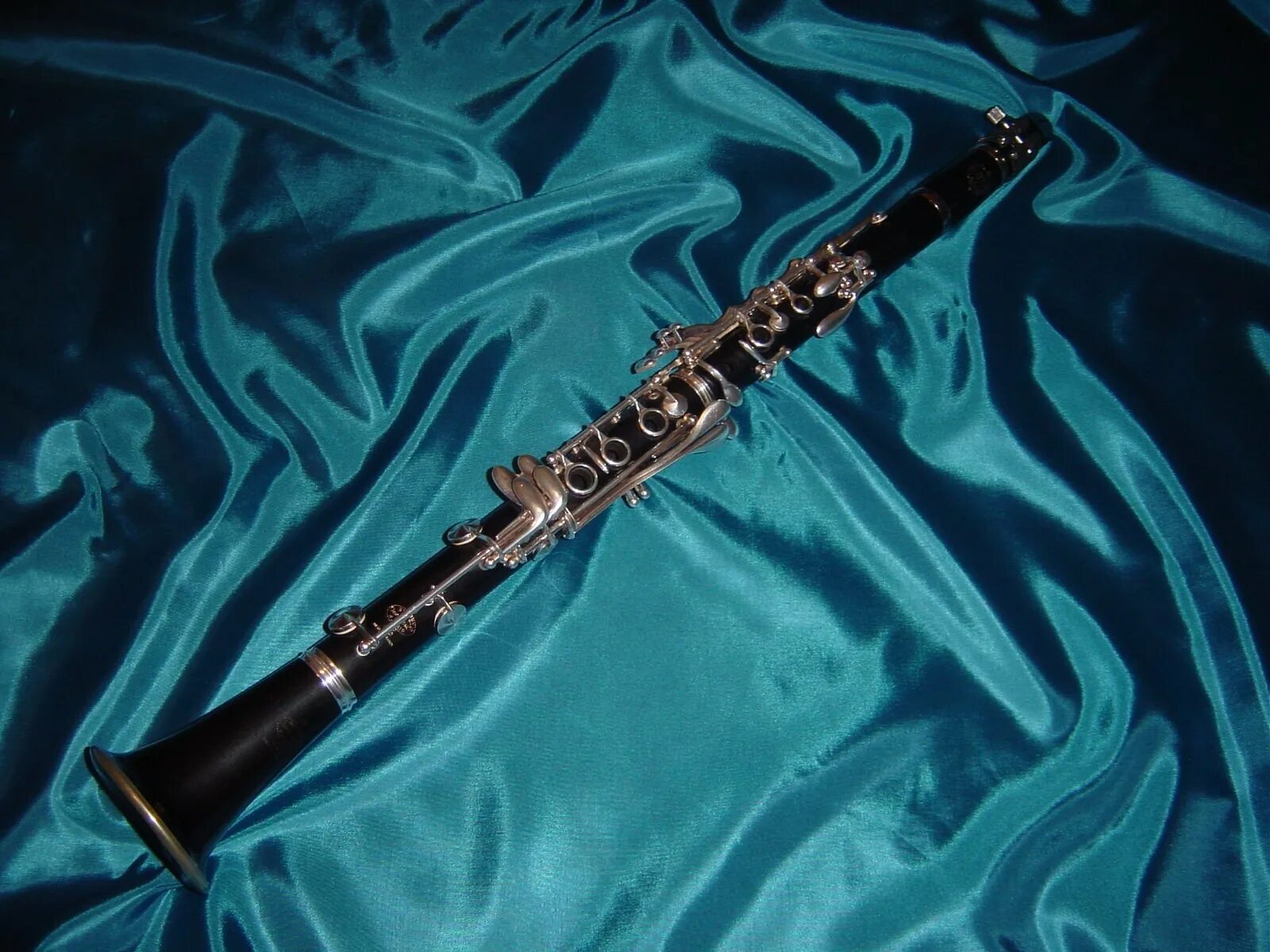 Гобой труба кларнет. Кларнет КЗРА. Гобой и кларнет. Муз инструмент кларнет. Кларнет фото.