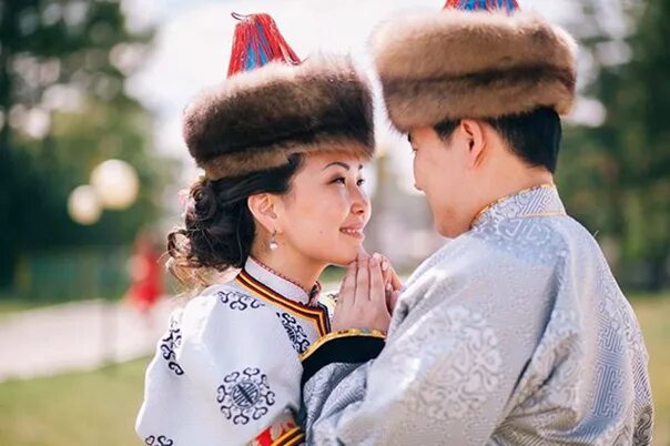 Мэдэгма доржиева. Удэрэй амар мэндэ. Бурятские народные игры для детей. Бурятская про любовь. Бурятский национальный костюм дэгэл.