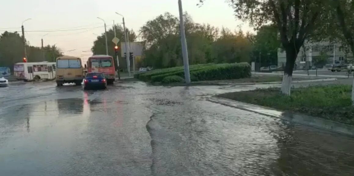 Какие районы затопило в оренбургской. Оренбург затопленные улицы. Потоп в Оренбурге. Майорку Оренбург затопило. Оренбург 2010.