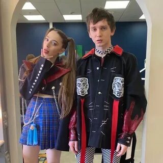 Миллс косплей на френдзону