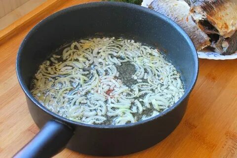 Сколько жарить карася на сковороде