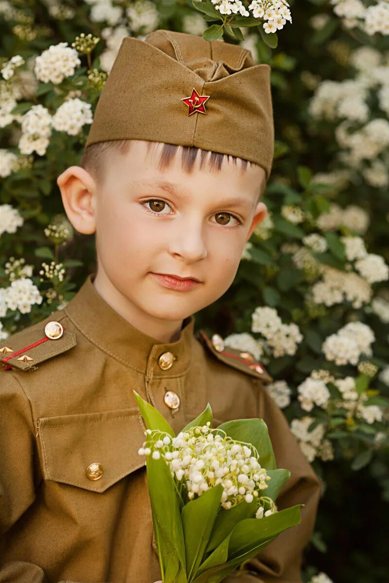 Детская военная форма. Дети в военной форме на 9 мая. Детская фотосессия в военной форме. Дети в военной форме. Военная форма.