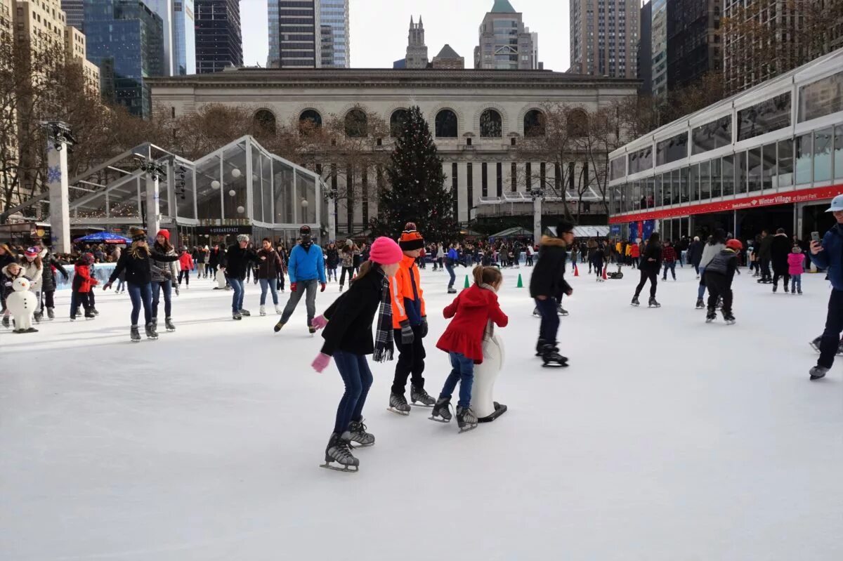 Работают ли катки в феврале. Каток в Нью Йорке. Central Park Нью Йорк каток. Каток Нью-Йорк Центральный парк. Стокгольм каток.