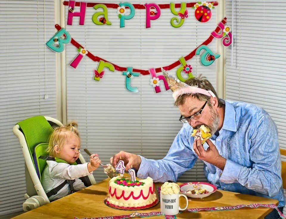 Включи папа рождения. С днём рождения папа. Фотосессия на день рождения ребенка. Фотосессия с дня рождения ребенка с родителями. Торты для детей.