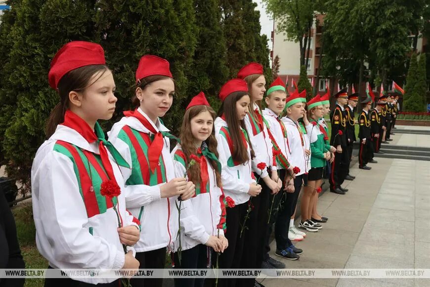 Патриотизм молодежи вциом. Патриотизм молодежи. Молодежно- патриотических клуб оформление. Работающая молодежь. Молодежный патриотический центр зал для занятий.