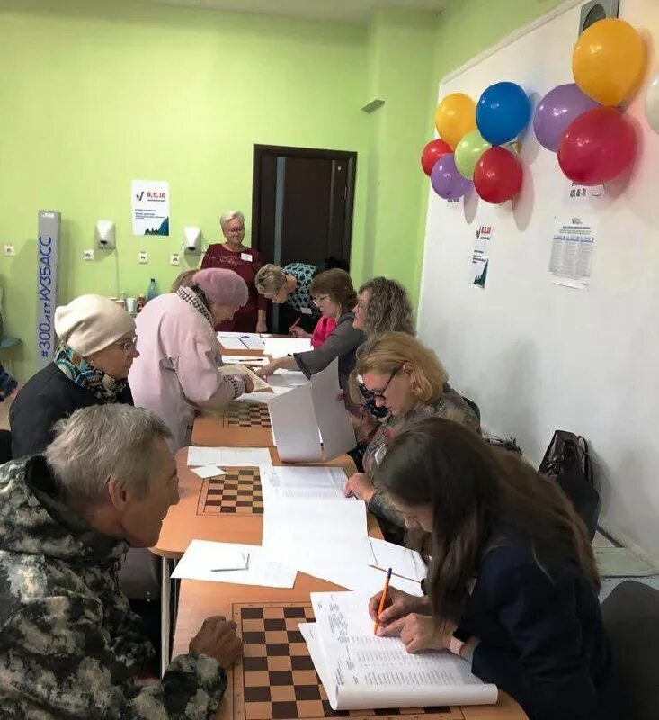 исполнение наказания в виде лишения воинского звания.