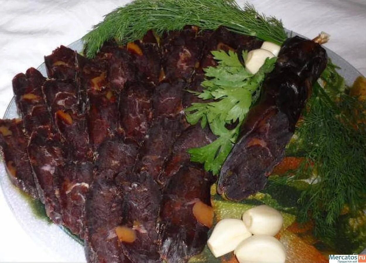 Казы колбаса сыровяленая. Казы колбаса. Казы татарская колбаса. Казы татарское. Семья джалиль хазрат фазлыев.