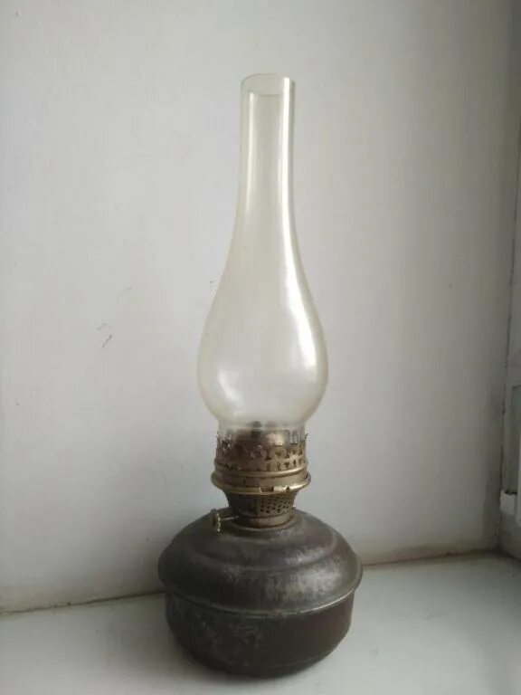 Керосиновая лампа лмз 1965 стекло. Лампа советская керосиновая 1р30коп. Лампа керосиновая летучая мышь sparta. Фонарь летучая мышь керосиновый. Керосиновая лампа френдсмаус 1975.