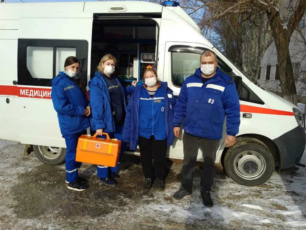 Выплаты врачам скорой. Водитель скорой помощи. Работники скорой. Врачи скорой помощи Волгодонск. Работники скорой помощи.