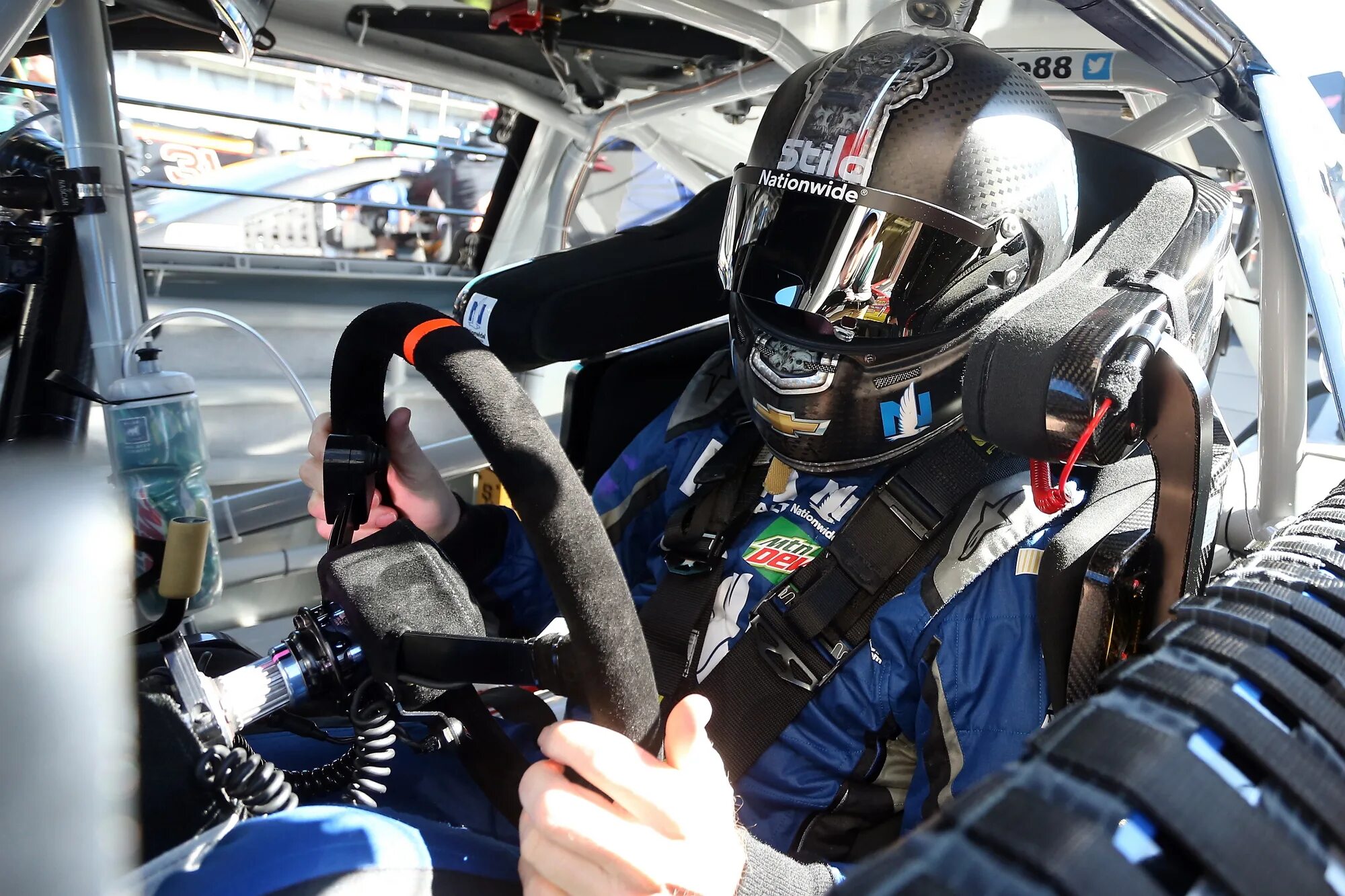 Mark became a racing driver. Mark became a racing driver